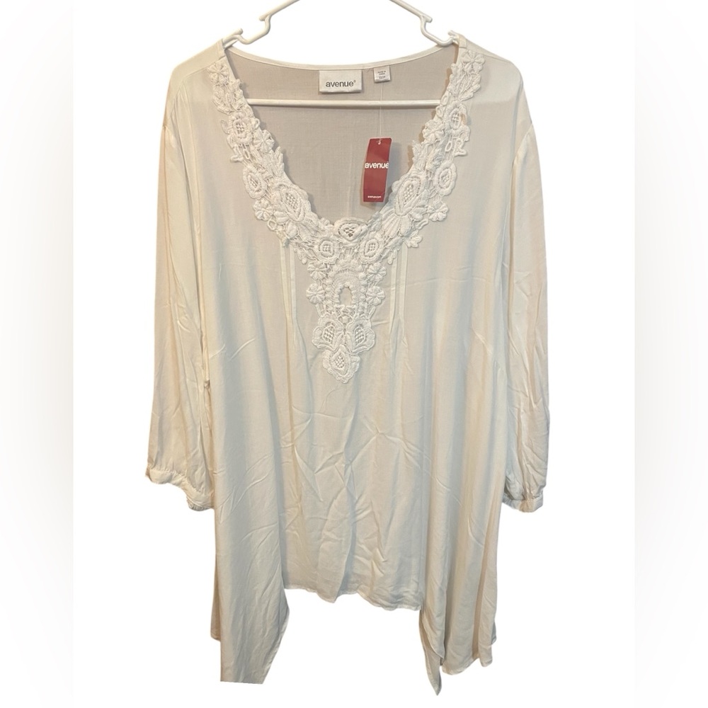 Avenue Sharkbite Hem Top NWT - Size 22/24